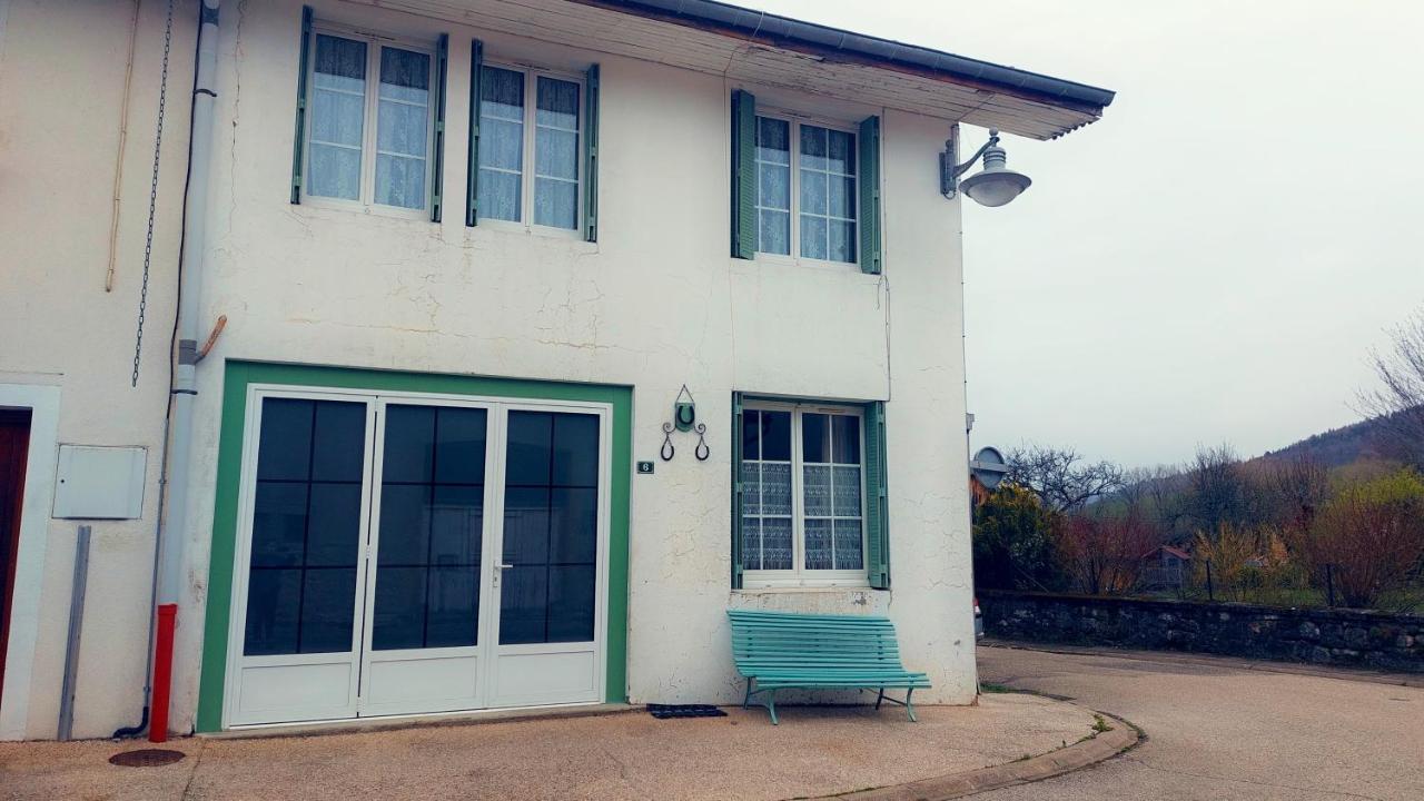 Maison Confortable Avec Vue Sur La Montagne A Charix Exterior photo